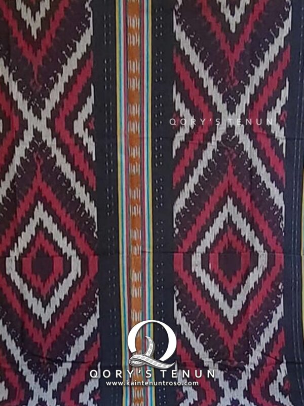 Tenun Troso Blanket Motif Nusantara adalah perwujudan yang memukau dari warisan budaya Nusantara. Terbuat dari bahan katun berkualitas tinggi, kain ini menawarkan kenyamanan luar biasa dengan sifat adem dan lembutnya. Desain elegan dan motif Nusantara yang memikat menggabungkan pesona tradisional dengan kemewahan seni tenun Troso Jepara.